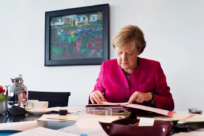 Angela Merkel recebe Prêmio Nansen do ACNUR por proteção a refugiados no auge da crise na Síria