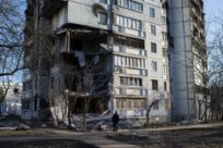 Um ano após invasão russa, insegurança dificulta intenções de retorno de ucranianos, diz ACNUR