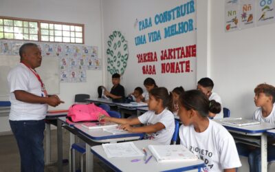 Em Teresina, indígenas Warao frequentam a escola em projeto de alfabetização trilíngue