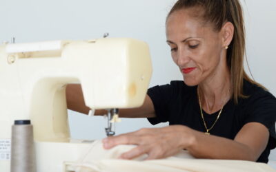 Venezuelana transformou amor pela costura em fonte de renda no Brasil
