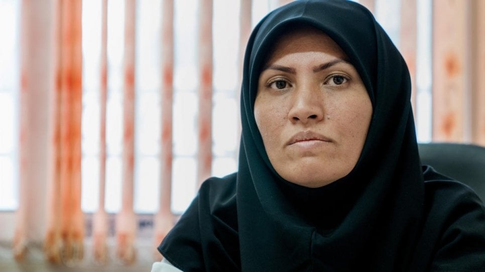 Feezeh Hosseini é a única médica afegã refugiada na cidade de Esfahan, no Irã