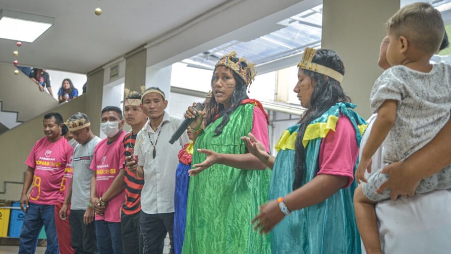 Gardenia (al centro) es una reconocida líder warao en Belém.