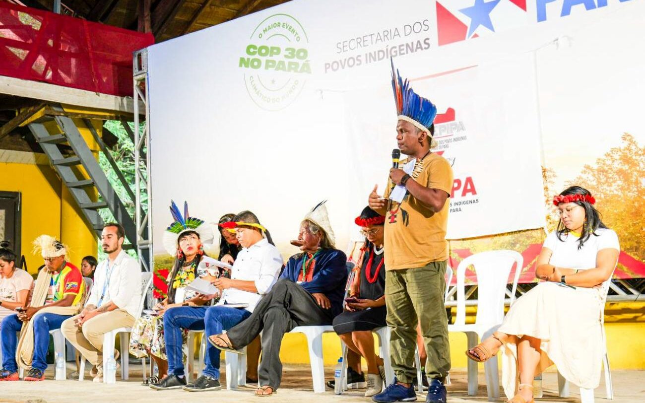 Líderes indígenas como el jefe Raoni Metuktire estuvieron en la mesa de debate.