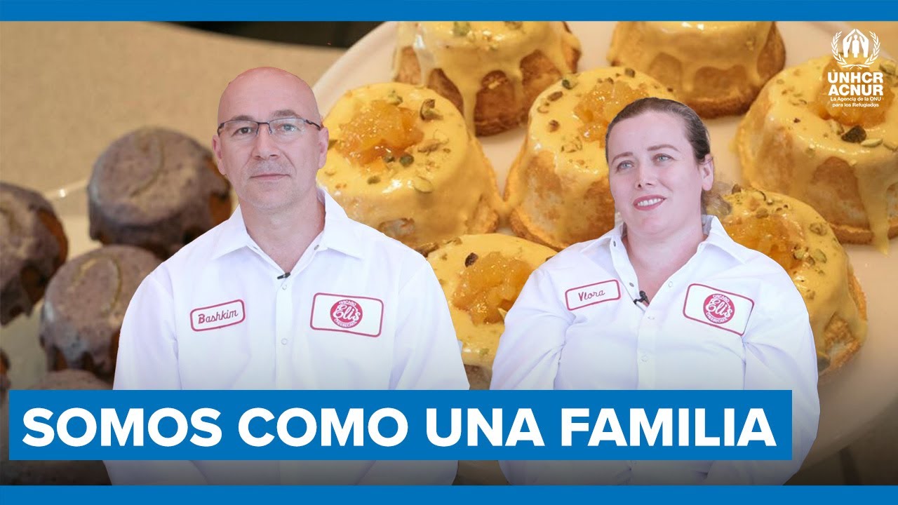 Imagen de portada para video sobre la empresa de cheescake Eli's. Un hombre y una mujer con postres en el fondo