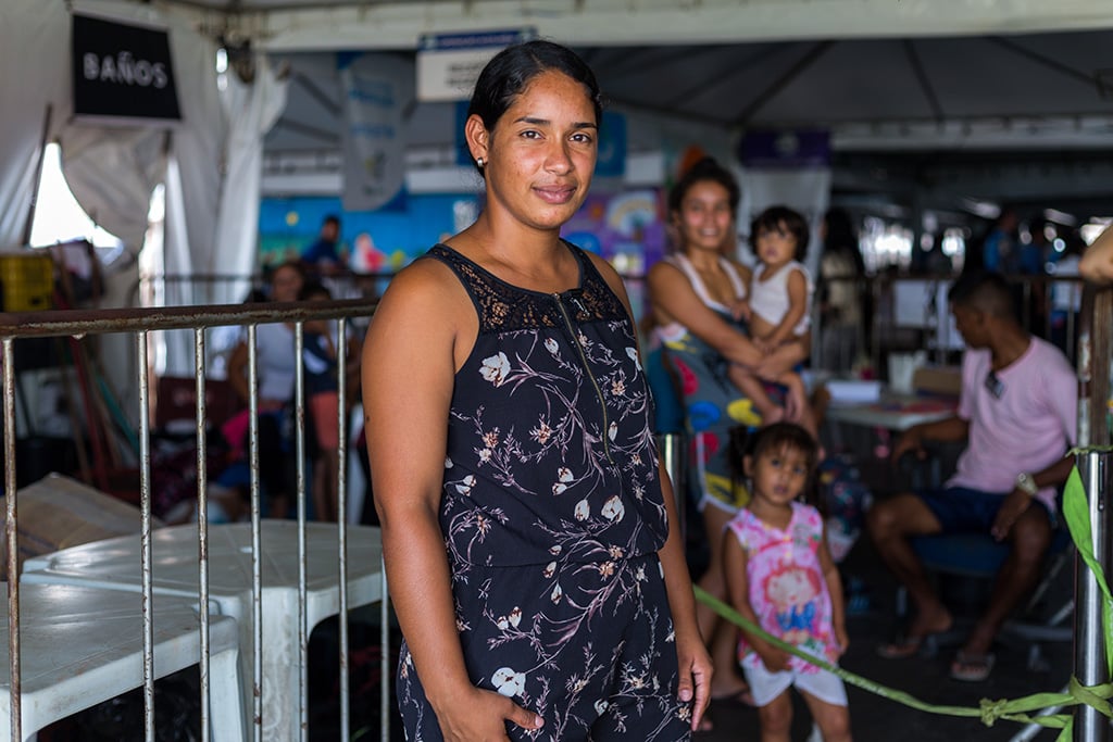 Yelitza es venezolana y colabora en el Puesto de Identificación y Documentación en la frontera de Pacaraima, guardando el equipaje de otros refugiados y migrantes que allí esperan formalizar su entrada a Brasil. Yelitza es venezolana y colabora en el Puesto de Identificación y Documentación en la frontera de Pacaraima, guardando el equipaje de otros refugiados y migrantes que allí esperan formalizar su entrada a Brasil.