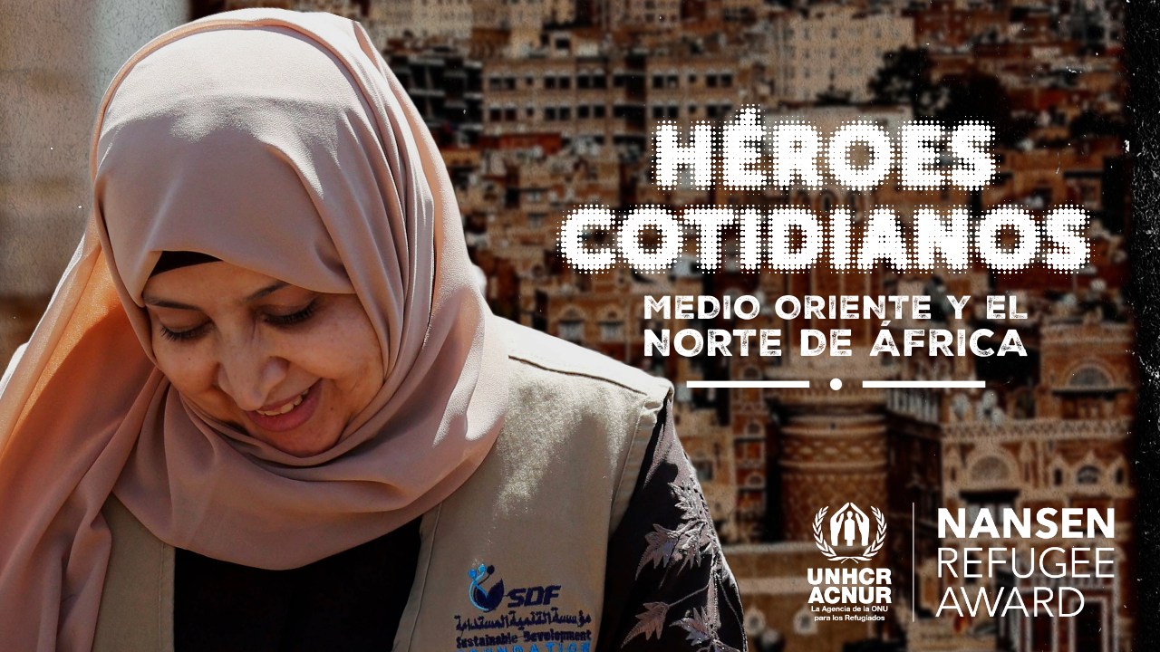 Una mujer que lleva puesto el hijab ve hacia el piso; a la derecha, texto que se lee &quot;Héroes cotidianos, Medio Oriente y el Norte de África&quot;