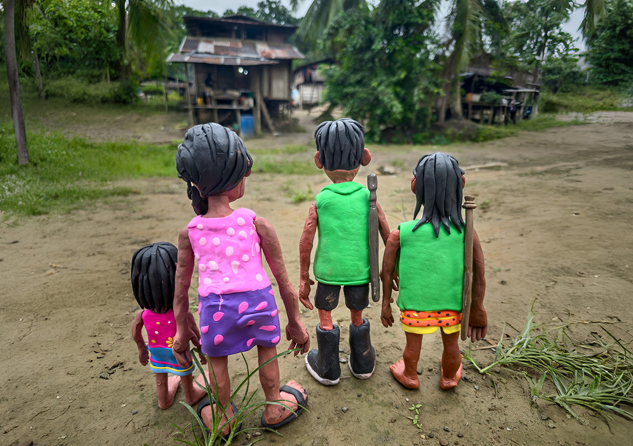 Figuras de plastilina que representas a una familia.