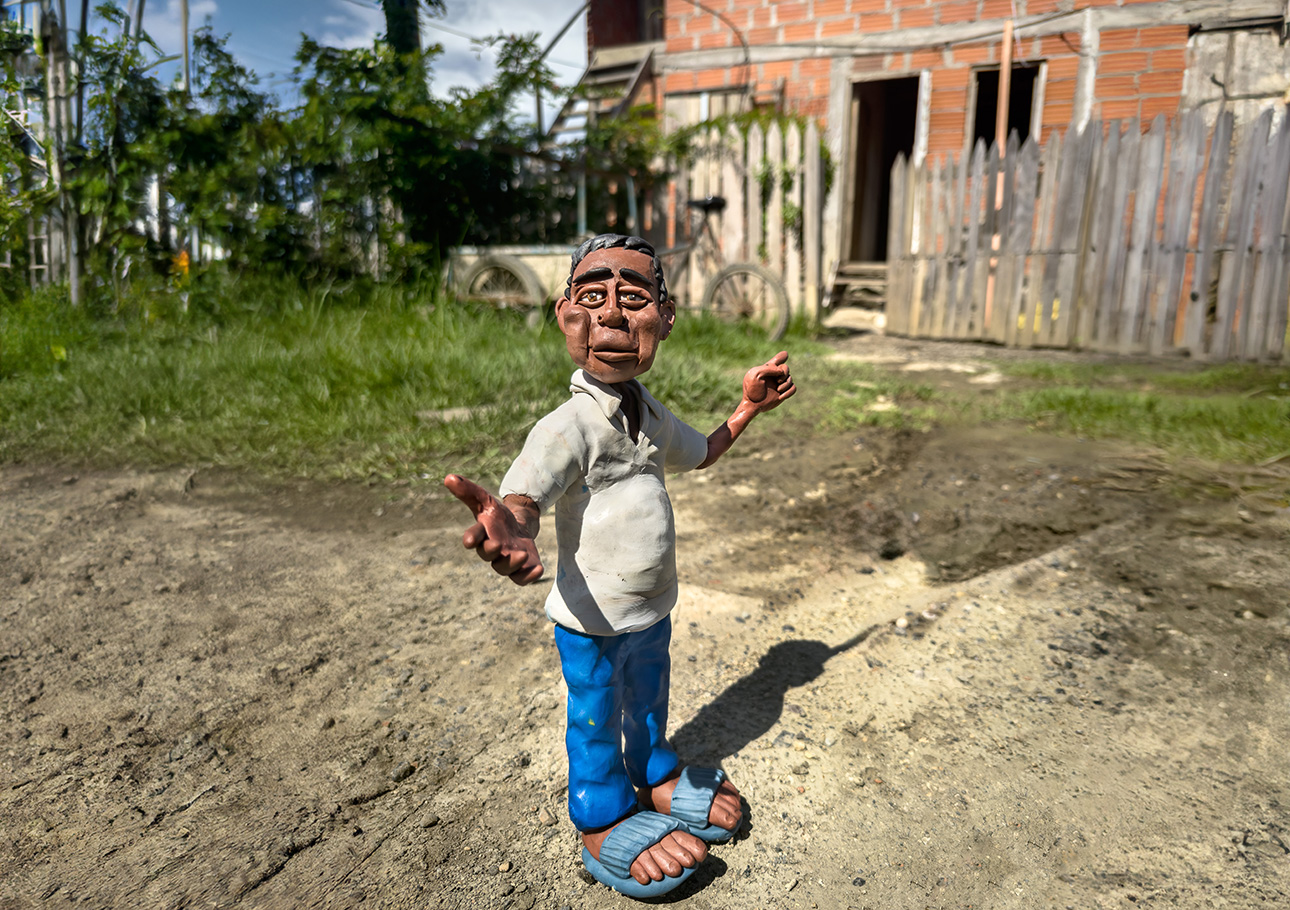 Figura de plastilina que representa a un hombre.