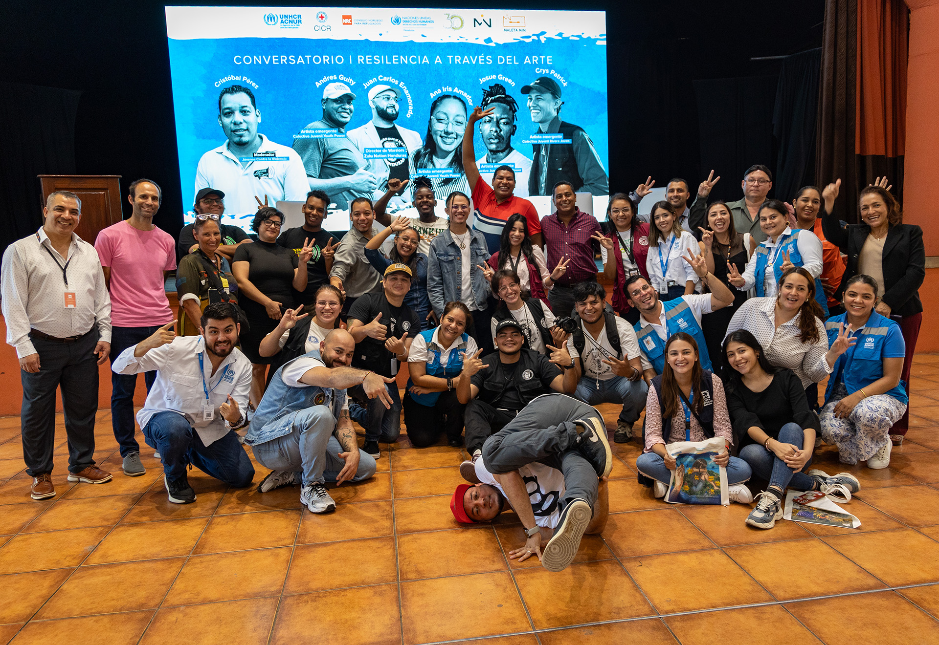 Foto de grupo de los participantes.