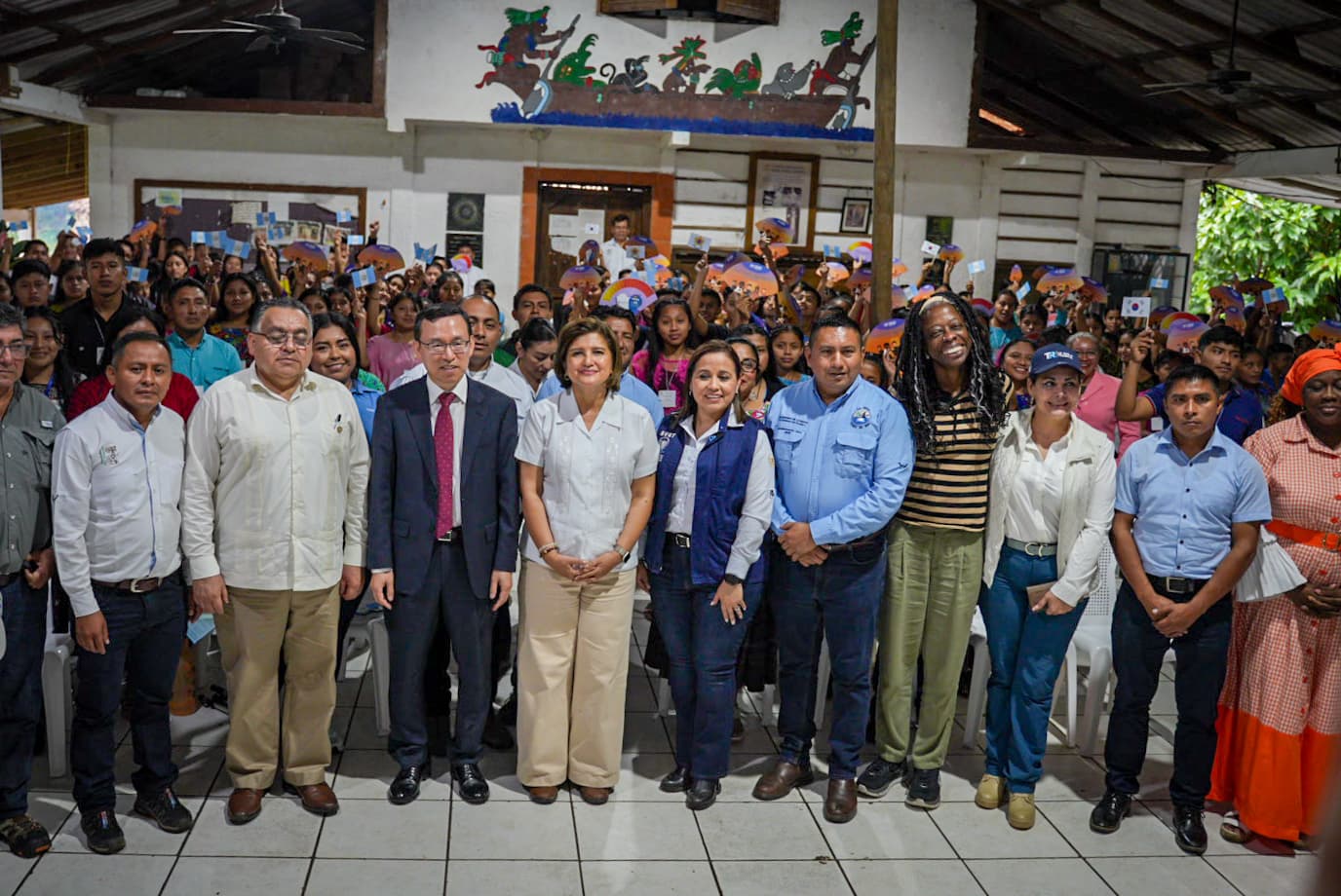 Foto grupal de los participantes del evento.