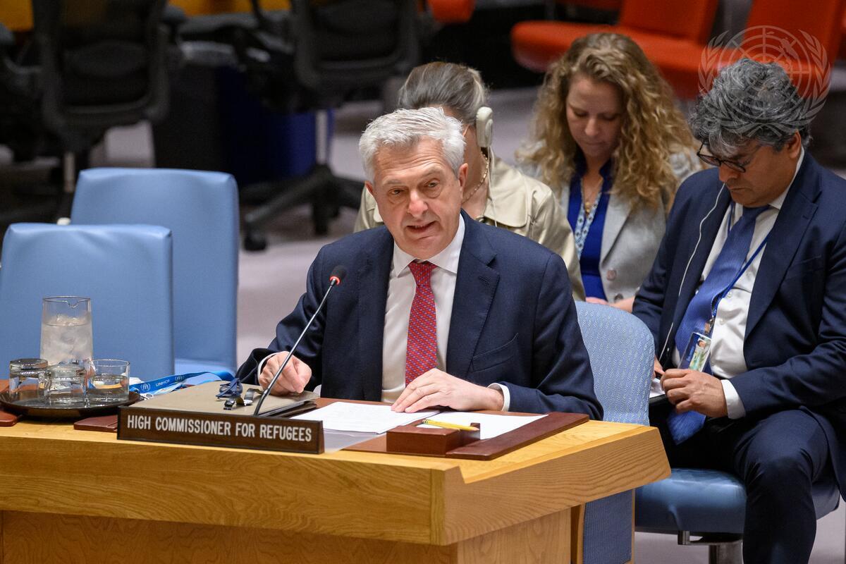 El Alto Comisionado de las Naciones Unidas para los Refugiados, Filippo Grandi, se dirige al Consejo de Seguridad de la ONU, en Nueva York, el 28 de abril de 2025.
