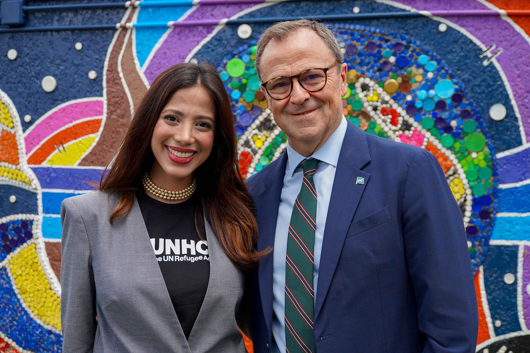 María Daniela Velasco y el Representante de ACNUR en Venezuela, Enrique Vallés Ramos durante la inauguración del mural.