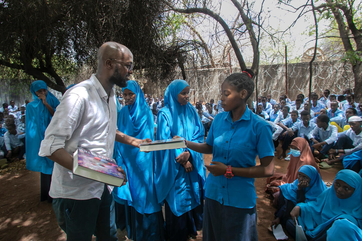 Kenia. Abdullahi Mire, galardonado con el Premio Nansen para los Refugiados de ACNUR 2023 por su compromiso con la mejora del acceso a la educación de los refugiados.