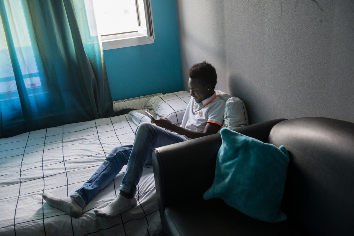 Samuel*, de 23 años, buscó ayuda en una ONG que trabaja con jóvenes LGBTI y se inscribió en un programa que ayuda a los que están en peligro a huir de Jamaica.