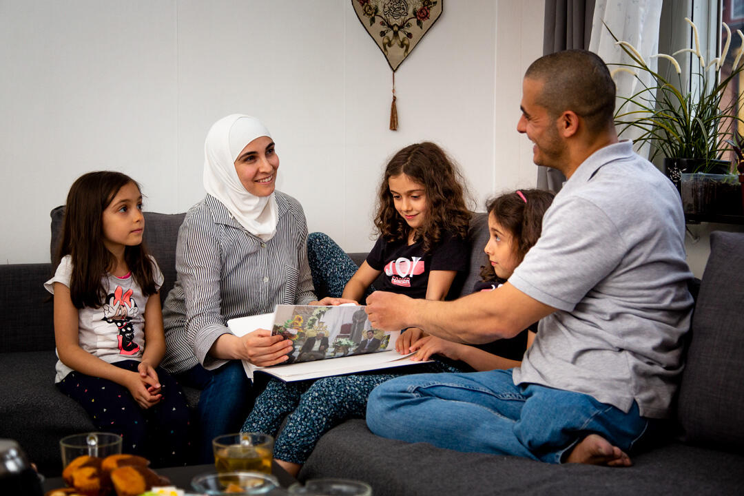 Familia siria que obtuvo el reasentamiento en Suecia