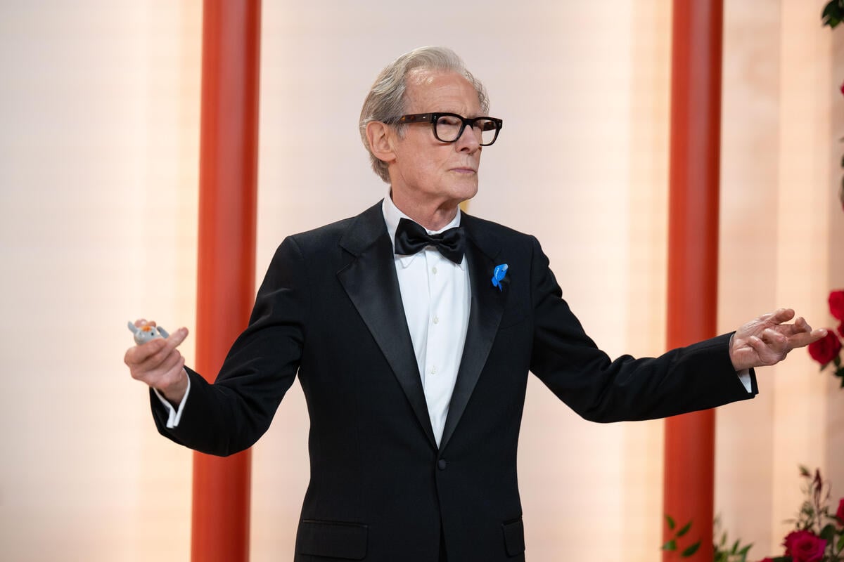 United States. Oscar nominee Bill Nighy arrives on the red carpet of the 95th Oscars and wears a blue ribbon in solidarity with refugees
