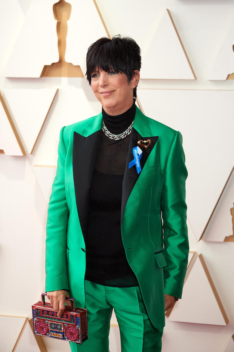 United States. Oscar nominee Diane Warren arrives on the red carpet of the 94th Oscars wearing a blue ribbon in solidarity with refugees