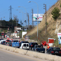 Líbano. Largas colas próximas a un punto de control en un área del sur del Líbano