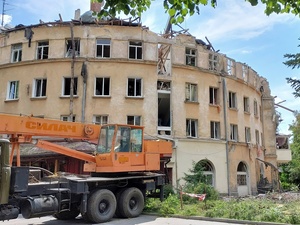 Esta semana, misiles destruyeron algunas casas en Leópolis, causando víctimas mortales y heridos entre la población civil. ACNUR y sus socios brindaron apoyo sicosocial a ayuda de emergencia a las personas sobrevivientes.