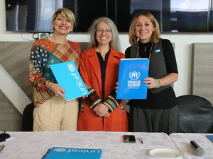 La Representante de ACNUR para el Sur de América Latina, la Representante de UNICEF en Bolivia y la Coordinadora Residente de Naciones Unidas en Bolivia posan para una foto.