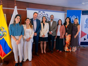 Foto grupal de los participantes de la iniciativa en el momento del lanzamiento.