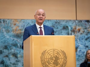 El Alto Comisionado de la ONU para los Refugiados, Barham Salih, pronuncia su discurso.