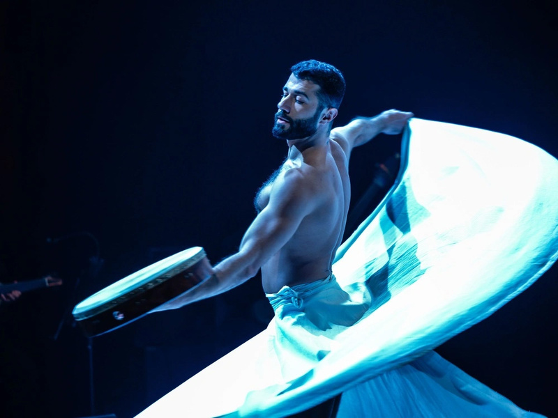 Ahmad Joudeh en una actuación de danza.