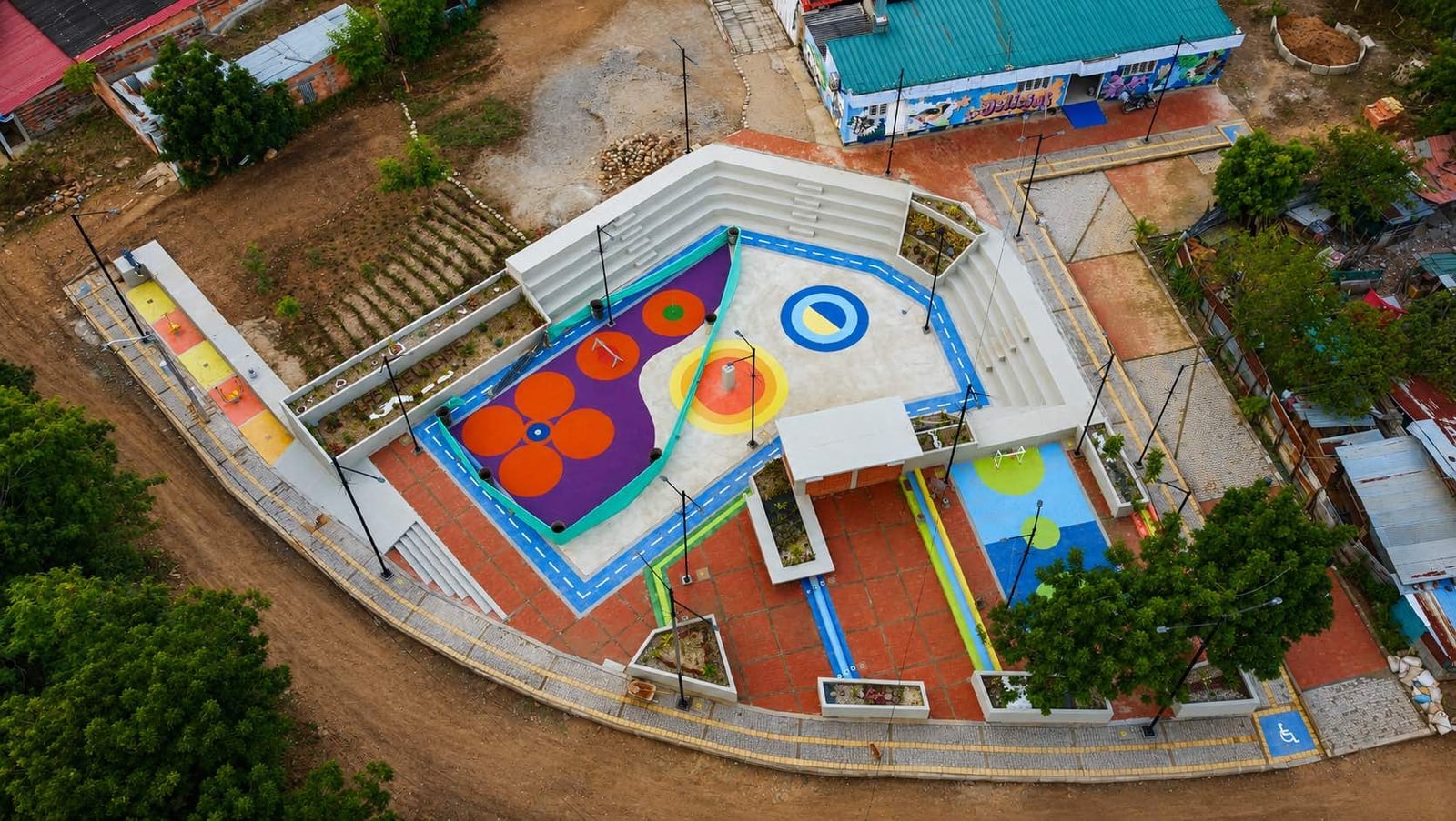 Colorido parque deportivo del Barrio Las Delicias 