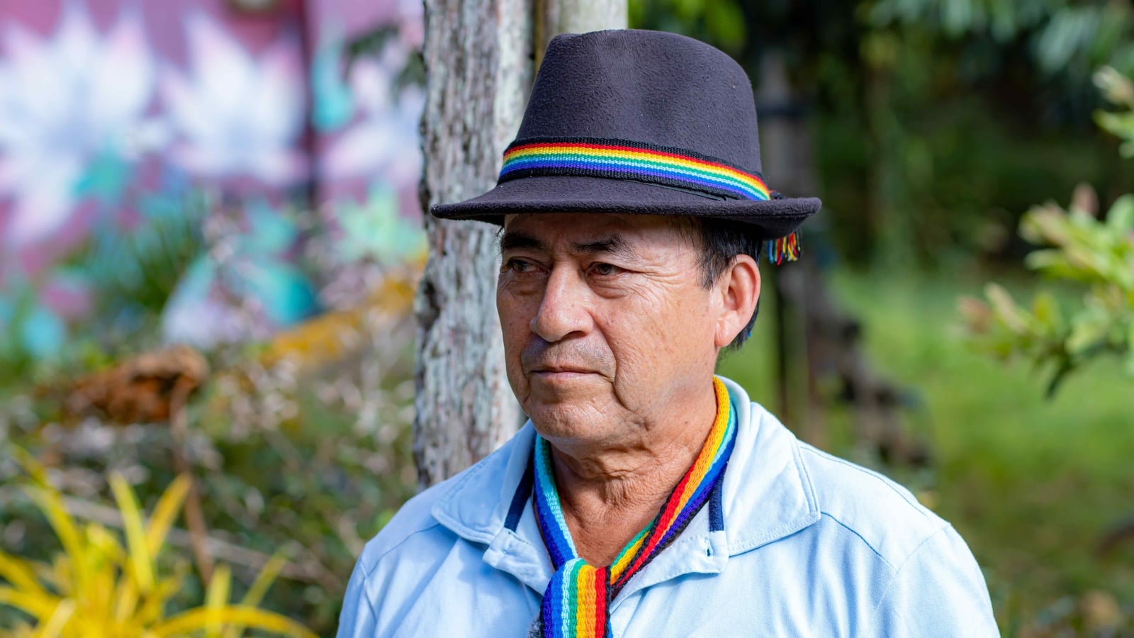 Perfil de hombre indígena con sombrero tradicional del Resguardo Yanacona.