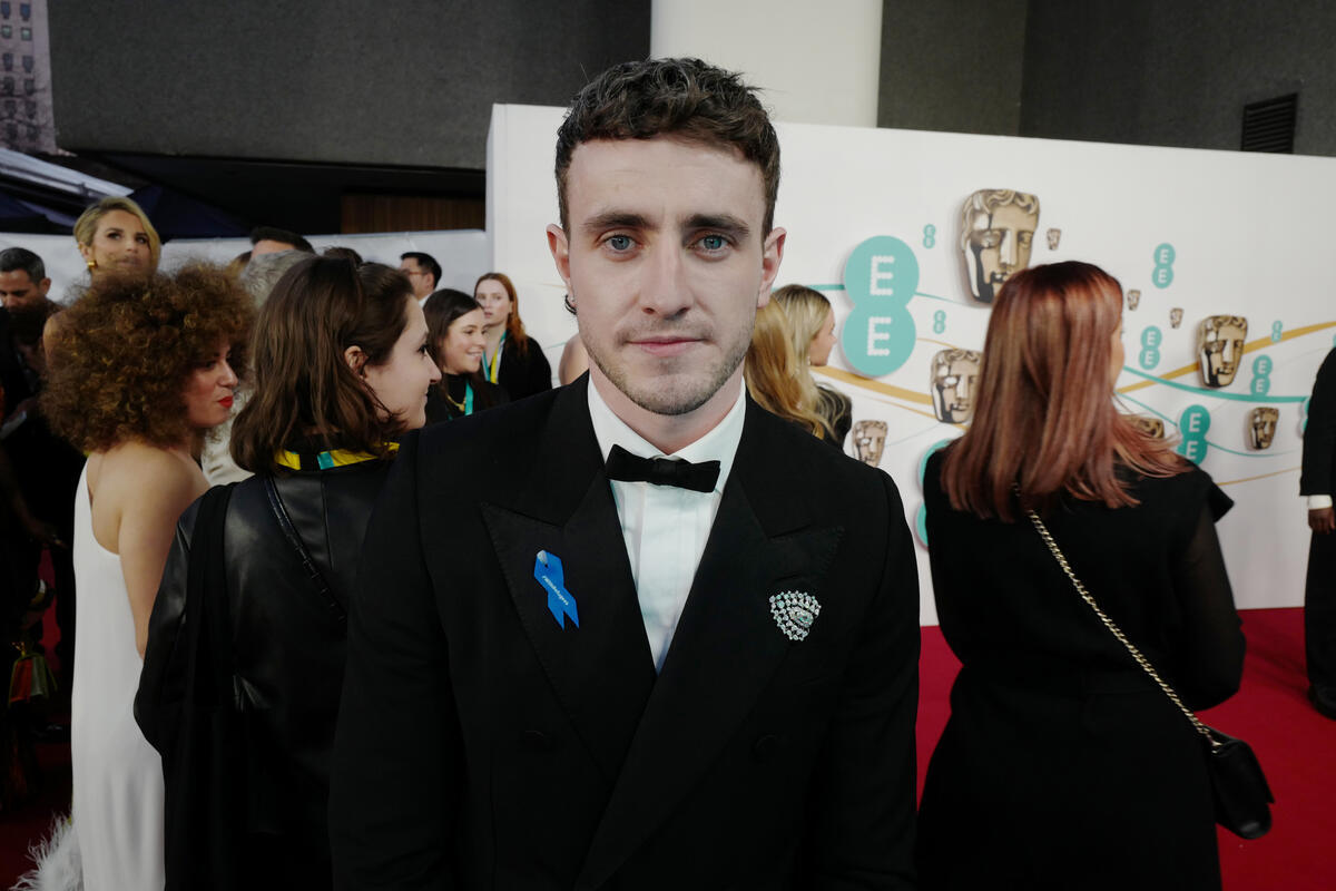 United Kingdom. Actor Paul Mescal wearing a blue ribbon in solidarity with refugees at the EE BAFTA Film Awards 2023