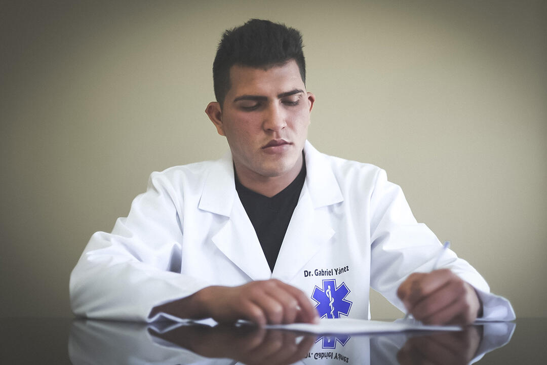 Gabriel Y&aacute;nez, m&eacute;dico.