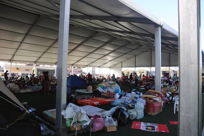 Un alojamiento temporal para personas afectadas por los mortíferos terremotos, en el Complejo Deportivo José María Vargas, en La Guaira, Venezuela.