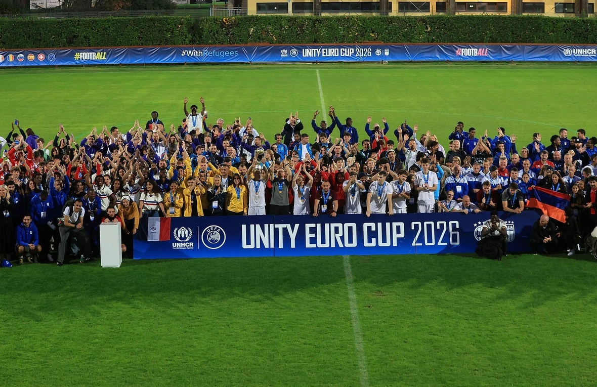 Los equipos celebran el final de la Unity EURO Cup 2026 en Coverciano, sede del centro técnico nacional de la Federación Italiana de Fútbol, cerca de Florencia.