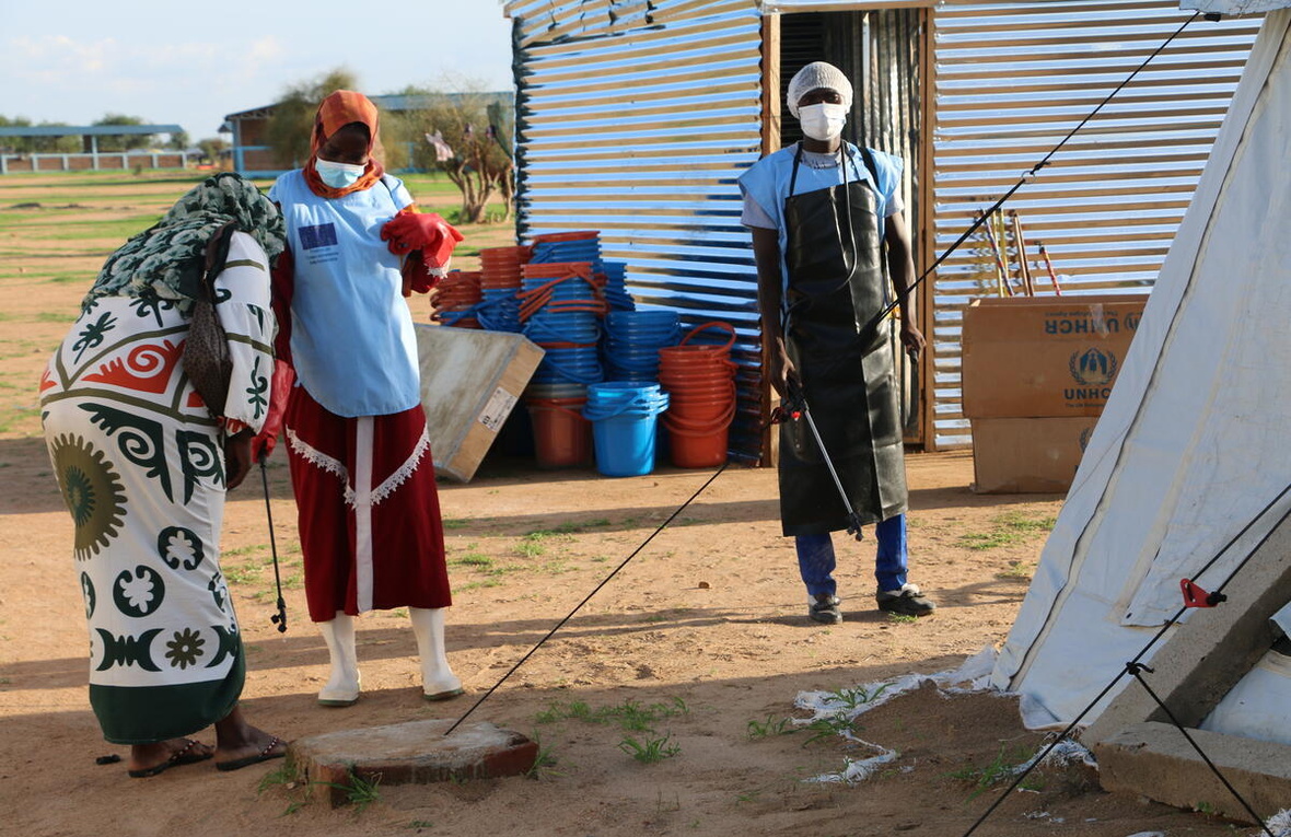 Chad. Desinfección de locales en Dougui para limitar la propagación del cólera en Dougui.