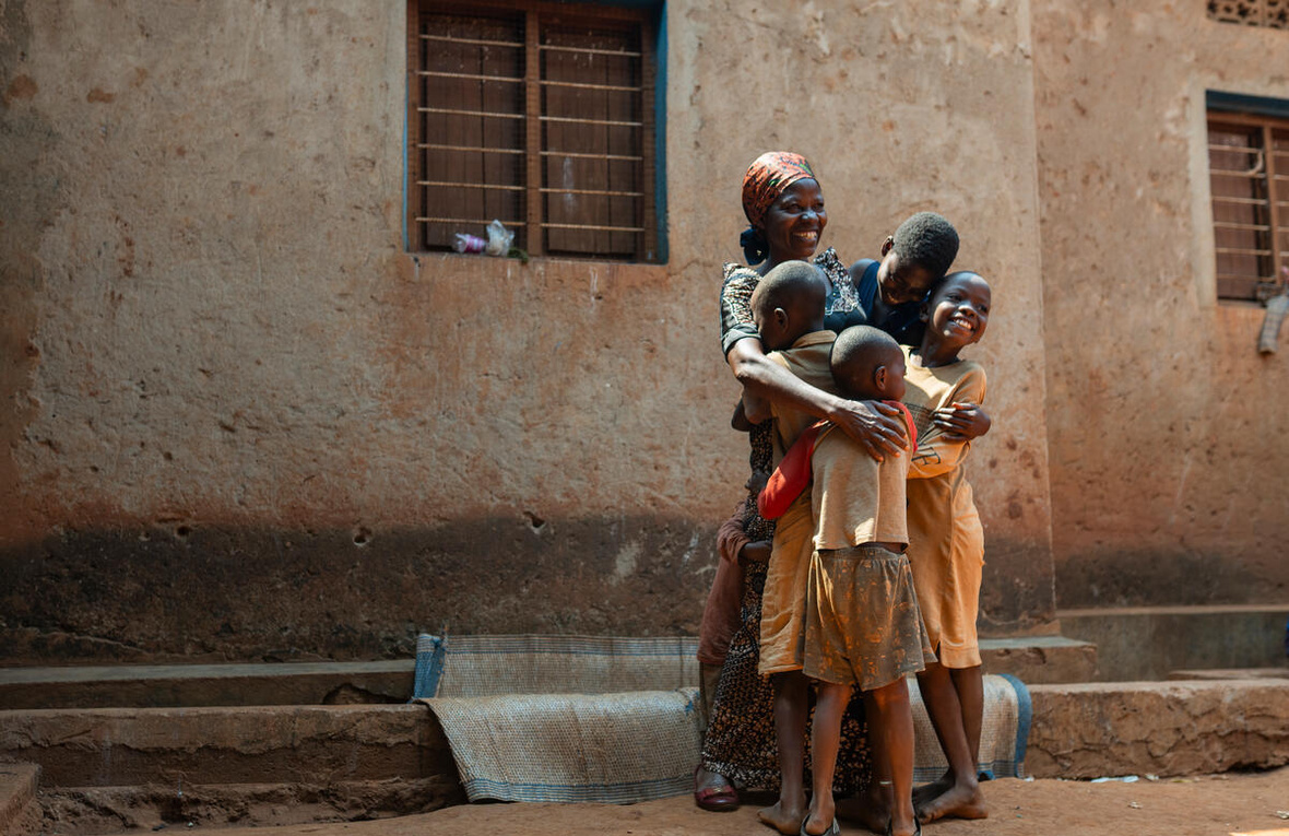 Jeanne, antigua refugiada, y su familia recibieron apoyo de ACNUR para su reintegración tras regresar a Burundi desde la República Democrática del Congo.Jeanne, antigua refugiada, y su familia recibieron apoyo de ACNUR para su reintegración tras regresar a Burundi desde la República Democrática del Congo.