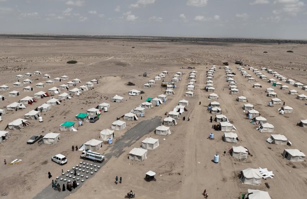 Vista aérea del asentamiento de desplazados de Al-Firdaws, en la gobernación de Adén (Yemen), construido por las autoridades locales para acoger a personas desplazadas por la escalada del conflicto.