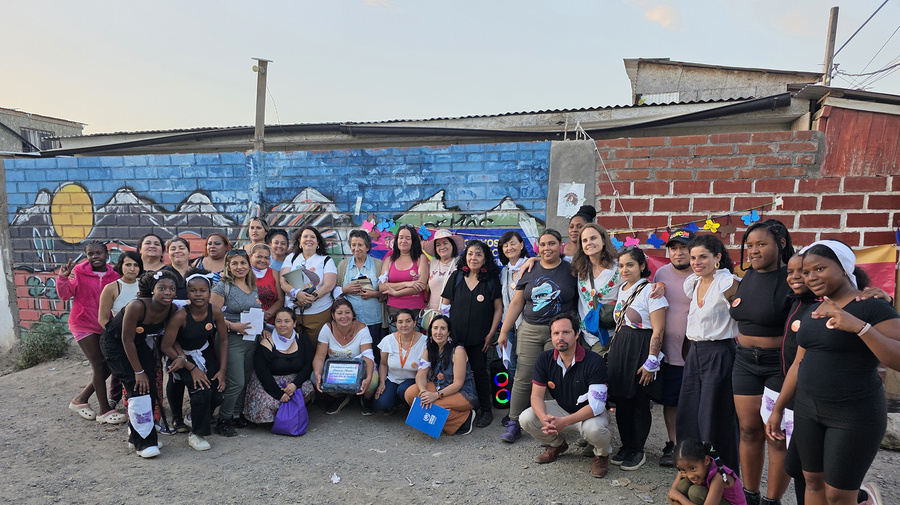 Foto grupal de las y los participantes de la iniciativa.