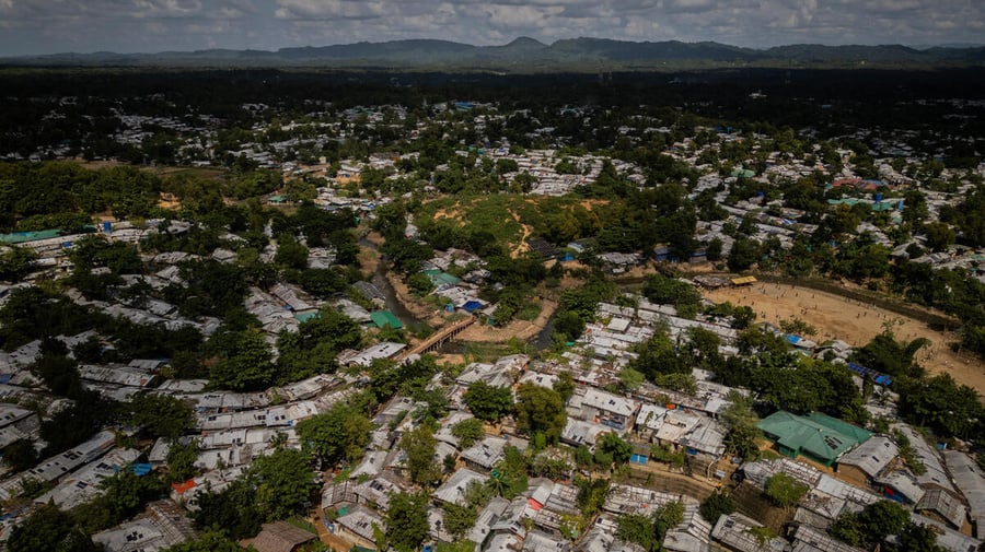 Vista aérea del Campamento 5 en Cox's Bazar, Bangladesh, parte del mayor asentamiento de personas refugiadas del mundo.