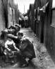 La primera tarea que ACNUR tuvo, en 1951, consistía en ayudar a cerca de un millón de personas (en su mayoría, ciudadanía europea) que fueron desarraigadas después de la Segunda Guerra Mundial, con inclusión de estas personas refugiadas en un campamento en Alemania.
