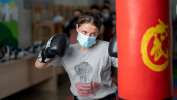 El programa "Hermana de boxeo" ayuda a mujeres y niñas desplazadas a "...