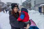 Kateryna, con su hijo de dos años. Ella y su familia salieron de Ucran...