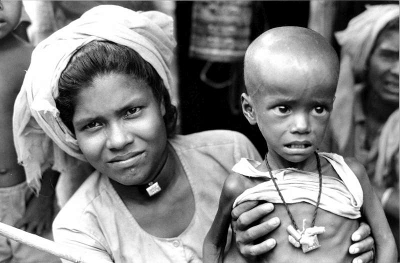 Se estima que, a principios de 1991, 250.000 personas rohingyas refugiadas se trasladaron de Myanmar a Bangladesh. Muchas de ellas regresaron a casa. ACNUR les ha brindado asistencia y le ha dado seguimiento a su bienestar.