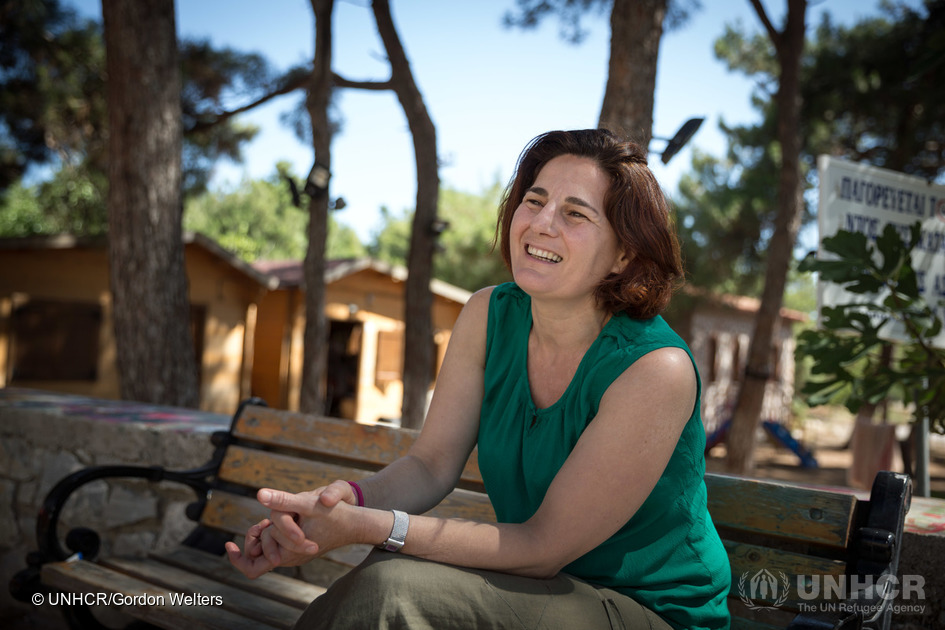 2016 - Efi Latsoudi de la "villa PIKPA" en la isla griega de Lesvos. Latsoudi es una activista de derechos humanos en PIKPA, donde personas refugiadas vulnerables como niños, mujeres embarazadas y discapacitados han buscado asilo desde 2012.