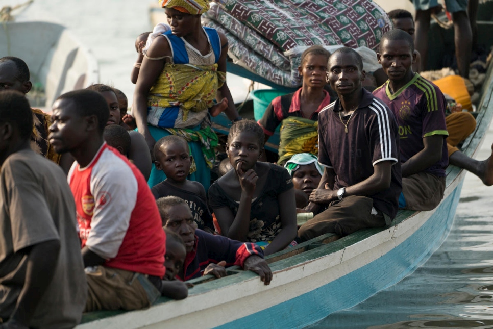 La semana pasada, más de 22.000 congoleños cruzaron el Lago Albert hacia Uganda en tan solo tres días.