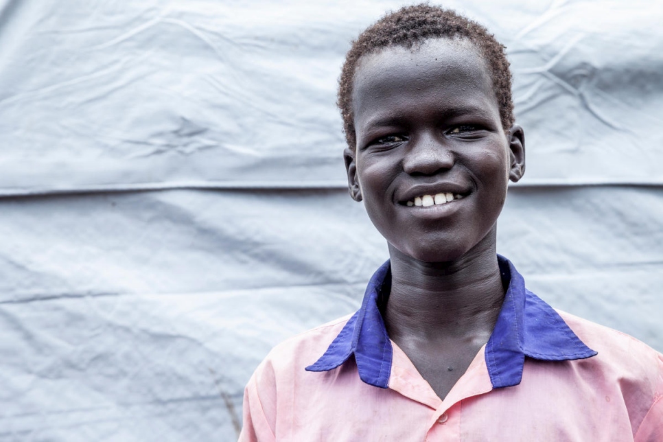 Dinai But But Ruach, de diecinueve años, huyó de Sudán del Sur el año pasado y encontró un nuevo hogar en Gure Shombola, Etiopía. 