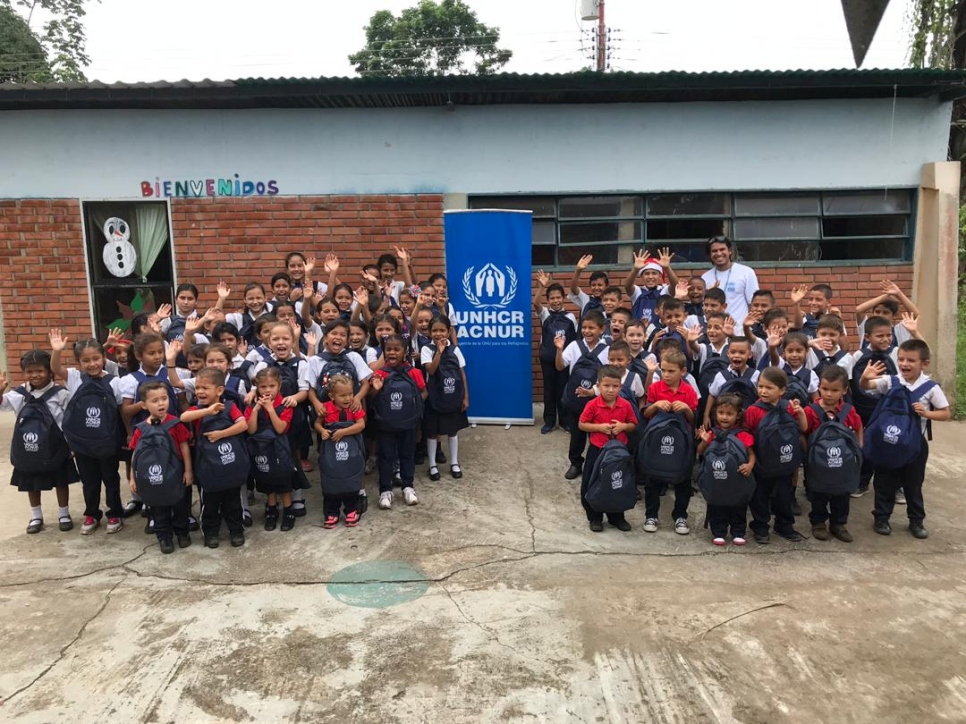 La Agencia de la ONU para los Refugiados en Venezuela entregó alrededor de 2.000  kits escolares en los estados Zulia, Miranda, Táchira y Bolívar.