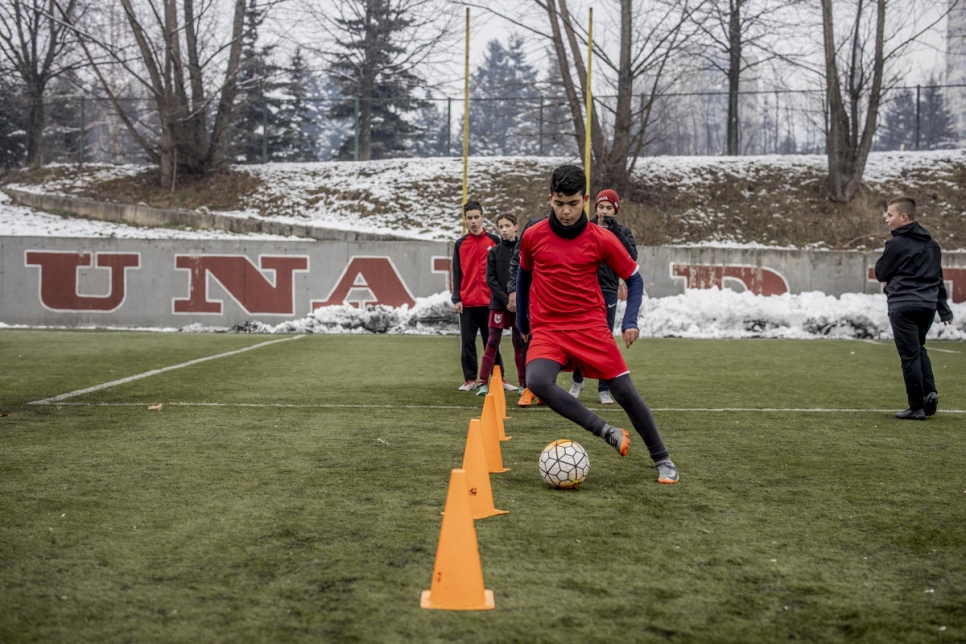 Muhammed, de 14 años, juega en el equipo juvenil del club de fútbol FK Sarajevo. 