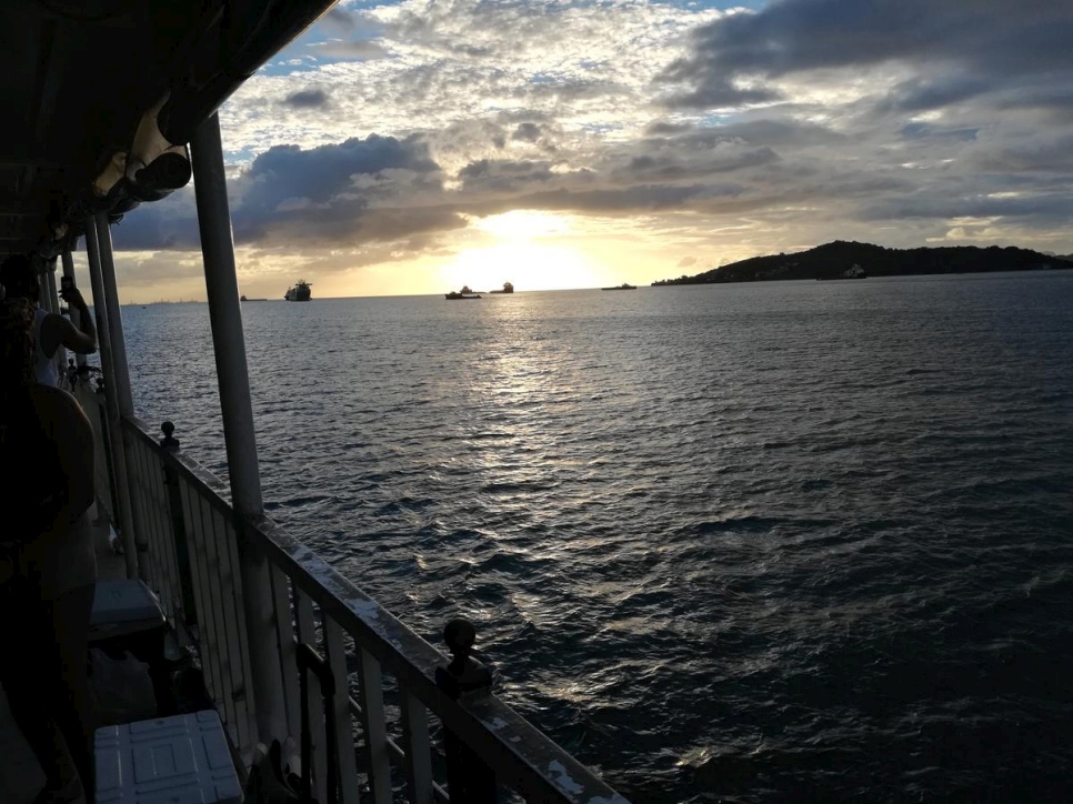 Vista desde un barco situado frente a la costa noroeste de Trinidad y Tobago, en el golfo de Paria,  que comparte con Venezuela.