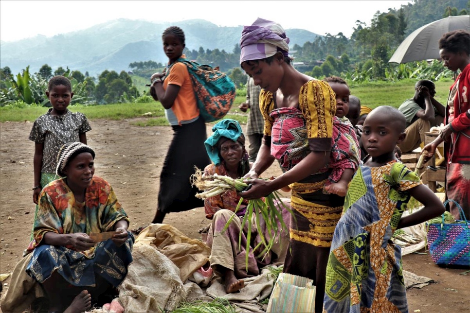 Familias desplazadas internas de la provincia de Kivu Norte llegan a Masisi, en la República Democrática del Congo, noviembre de 2018.