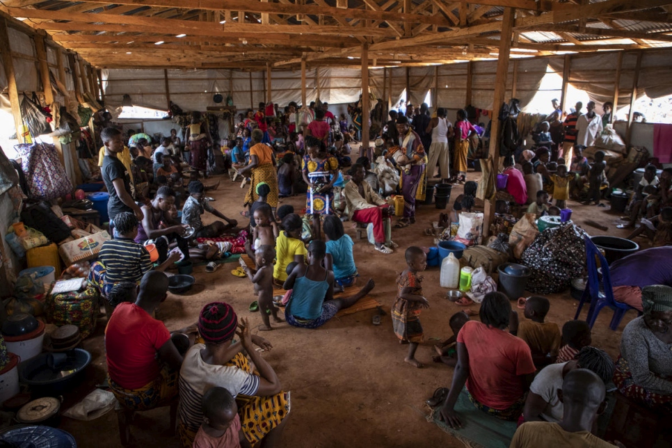Las familias esperan ser reubicadas en el asentamiento de refugiados de Agadom en Ogoja, Nigeria. 